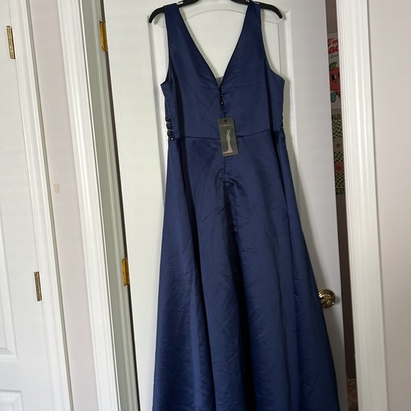 Navy blue prom dress with a sequin/mesh waistline - Picture 4 of 6